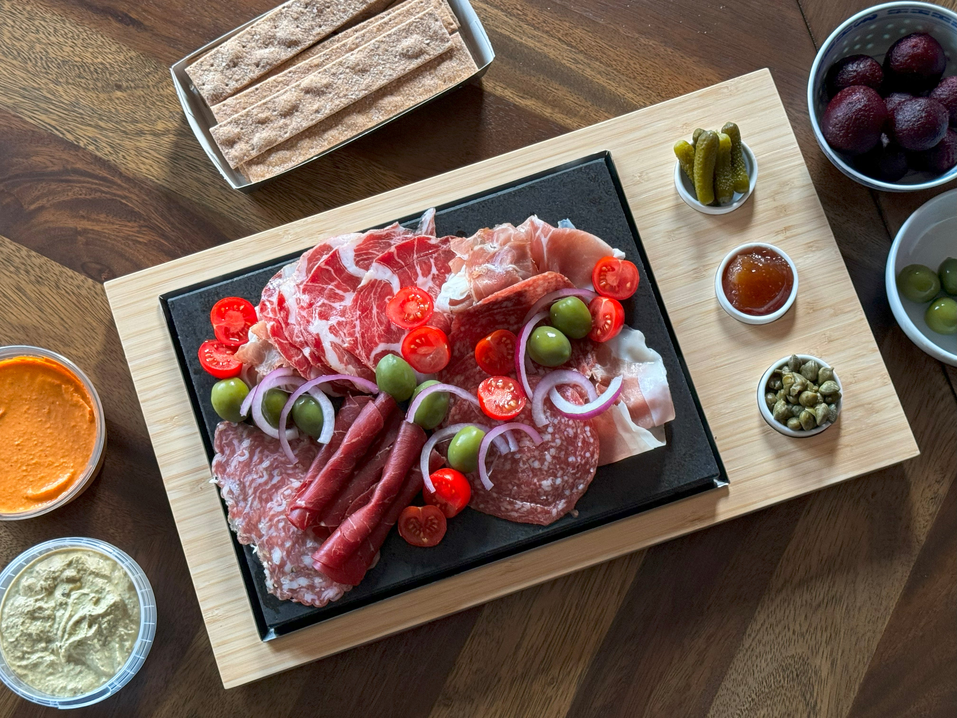 The Steak Sharer & Sauces Set
