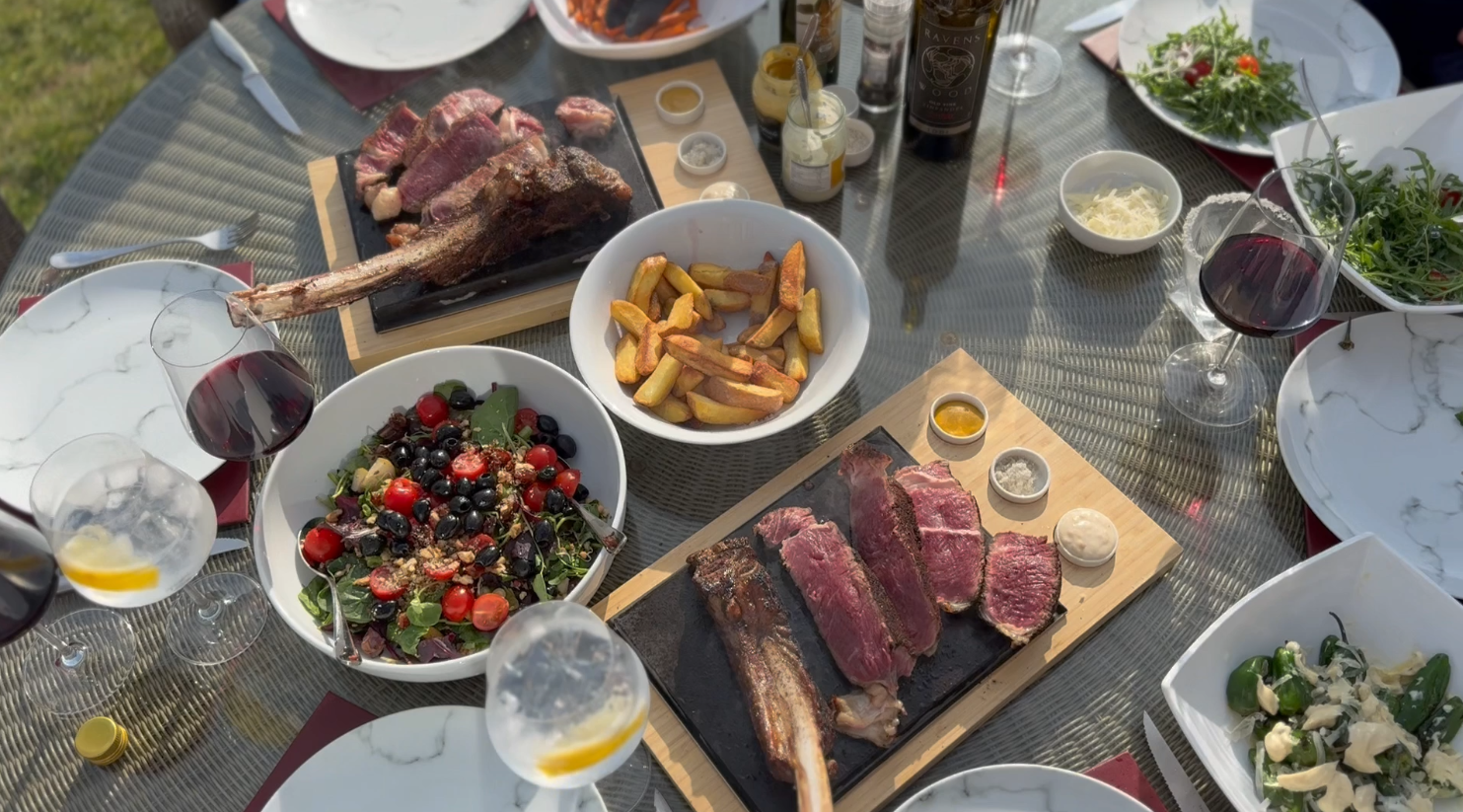 The Steak Sharer & Sauces Set